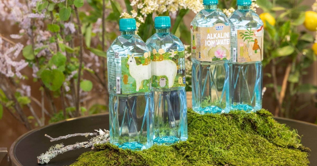 「清透之境」美翻！台塩海洋鹼性離子水X長井朋子藝術聯名瓶，曾愷玹也搶收！ 台塩海洋鹼性離子水、長井朋子、TomokoNagai、藝術聯名瓶、曾愷玹、清透之境生之美